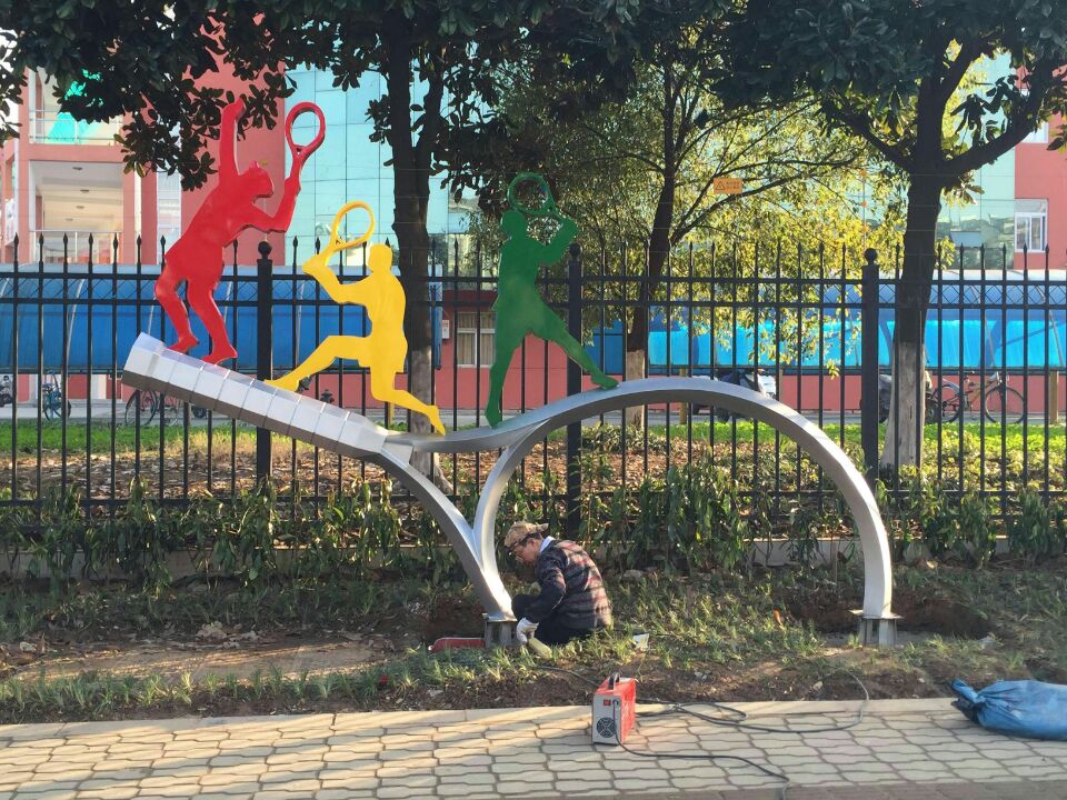 �Ͼ����ܹ�˾Մ���ڌW(xu��)У�O(sh��)�õ�������Щ���x��